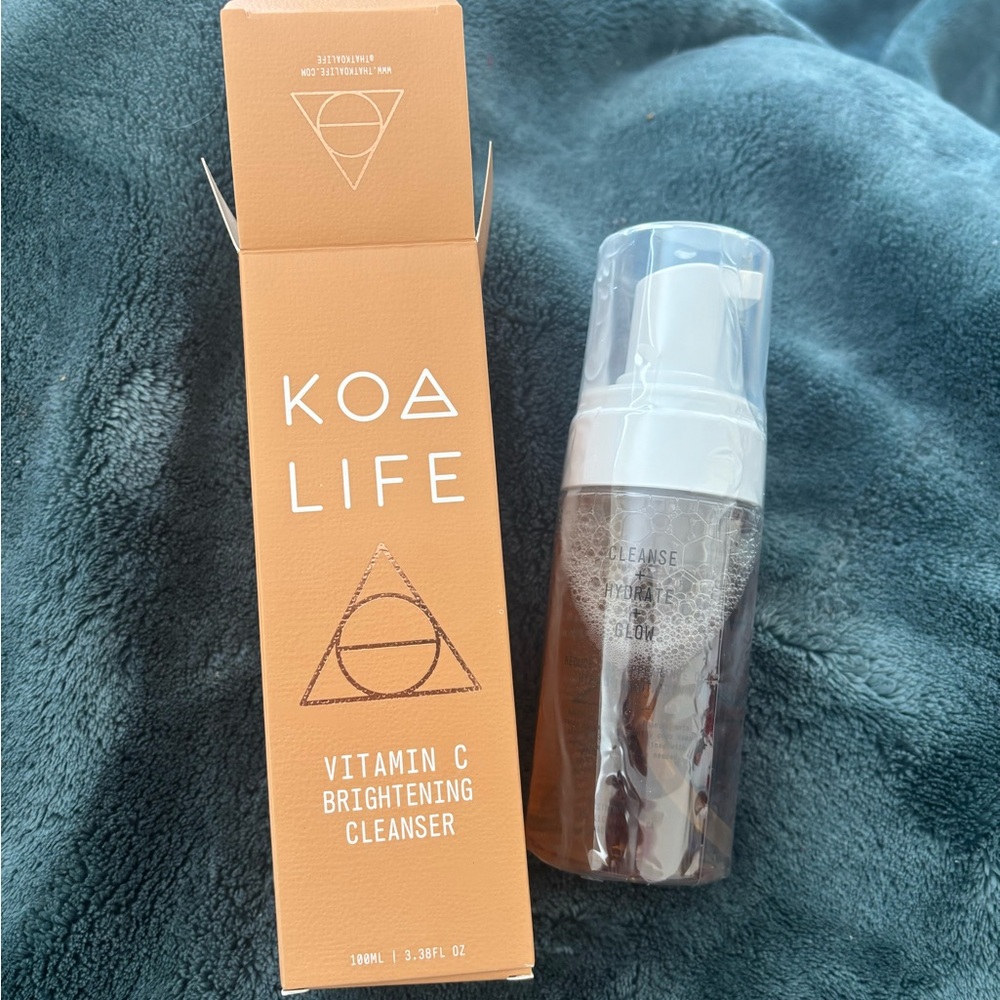 KOA LIFE Vitamin C Brightening Cleanser
